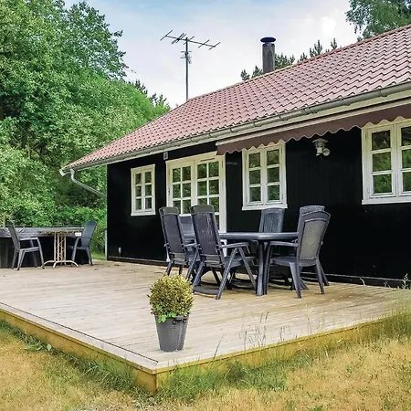 Three-bedroom Holiday In Rødby